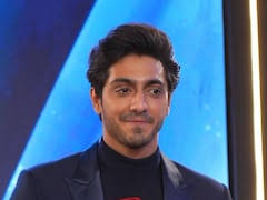 Aneet padda featured at  Lakmé Fashion Week x Tarun Tahiliani look 1